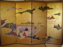 Bình phong Nhật Bản chủ yếu thuộc dạng gấp xếp thông thường, cốt gỗ dán tranh giấy phủ kín mặt bình phong.